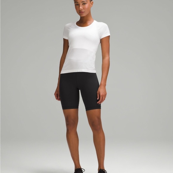 Lululemon Black Wunder Train 8 Inch Shorts - Picture 3 of 11